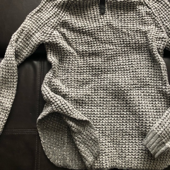 Grey Aeropostale cable knit sweater. Size XS. - Picture 4 of 4